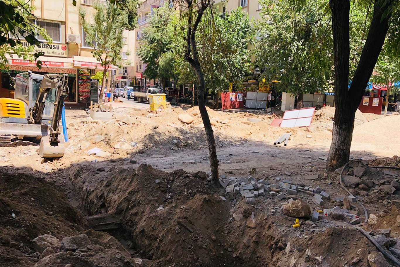 İş makinesi doğal gaz borusunu deldi İş makinesi doğal gaz borusunu deldi